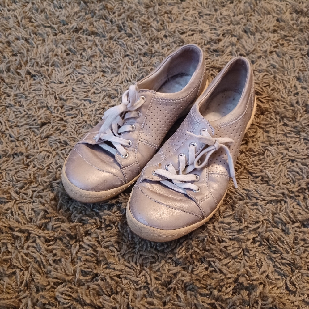 Josef Seibel size 7 silver leather sneakers